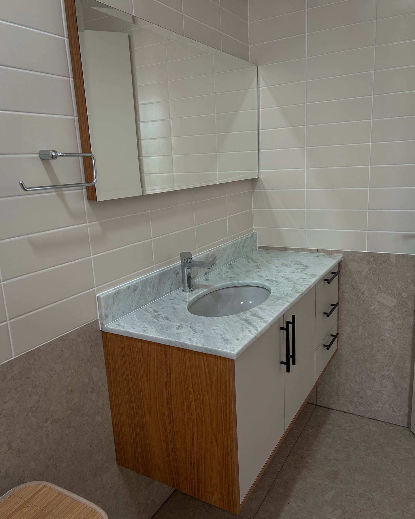 Lavabo com marcenaria – imagem 3